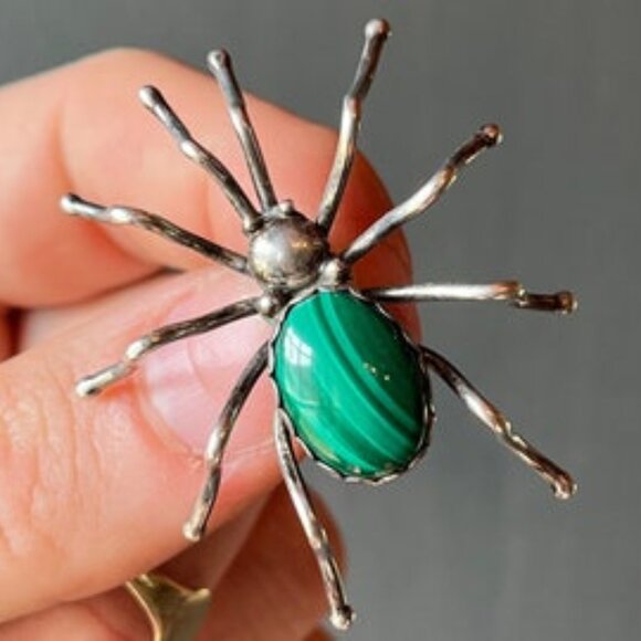 EstateVintage E. Spencer Navajo Indian Silver Malachite Protective Spider Brooch - Picture 4 of 15